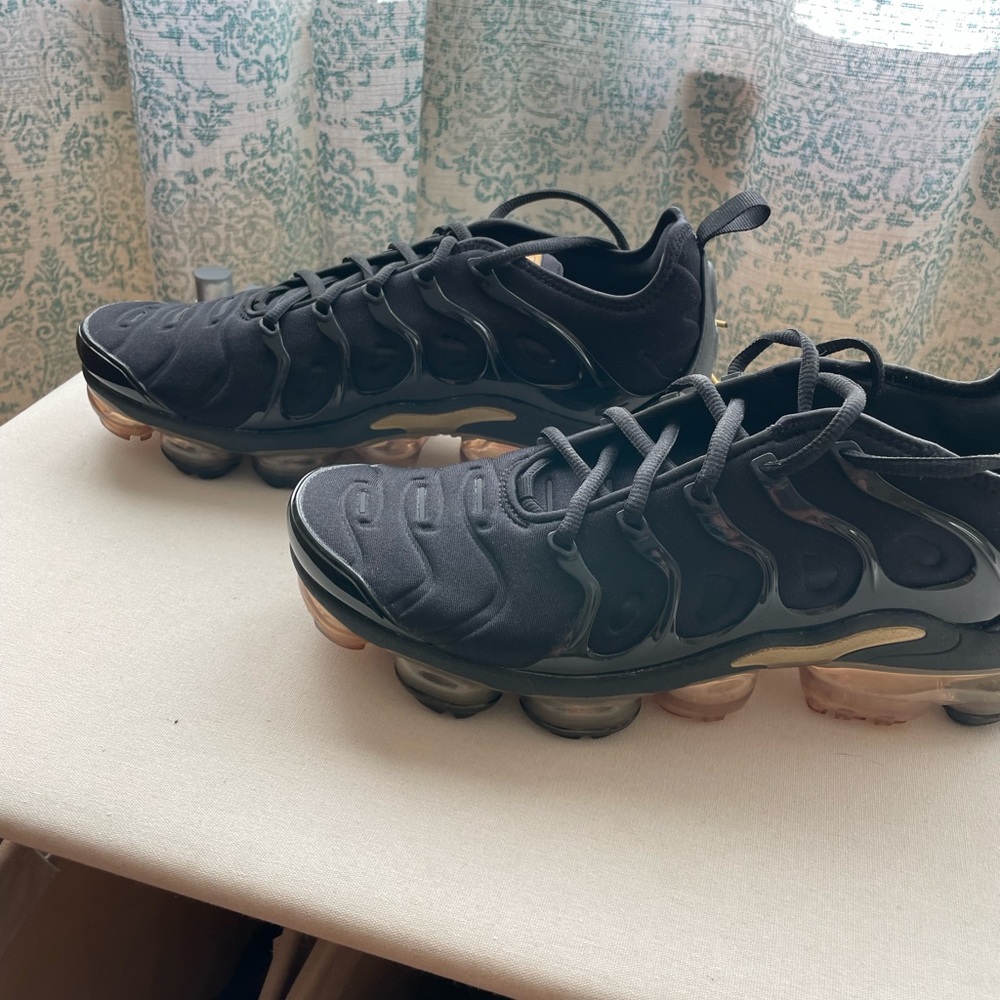 Nike Air VaporMax Plus black/metallic gold 9.5
